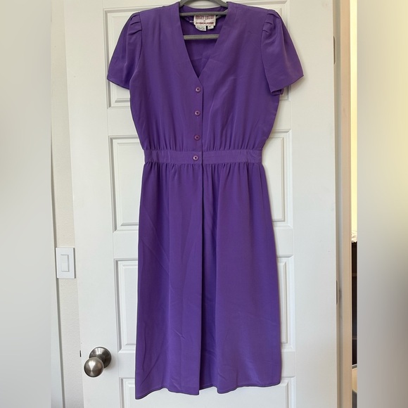 Maggy London Dresses & Skirts - Vintage 100% silk Maggy London by Jeannene Booher